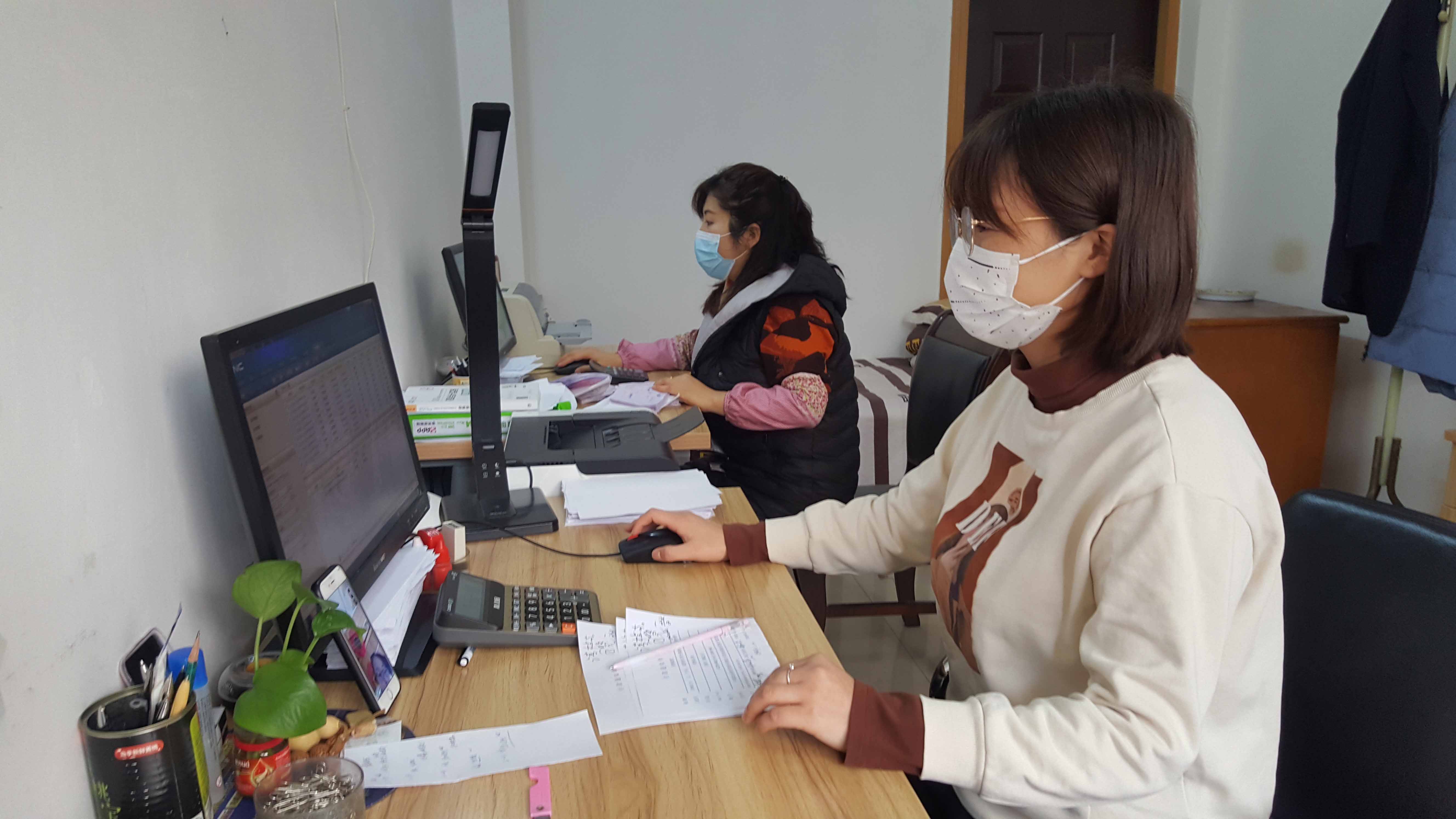 陜儲糧集團財務(wù)人員堅守崗位勇?lián)?dāng)，強化職能不松勁